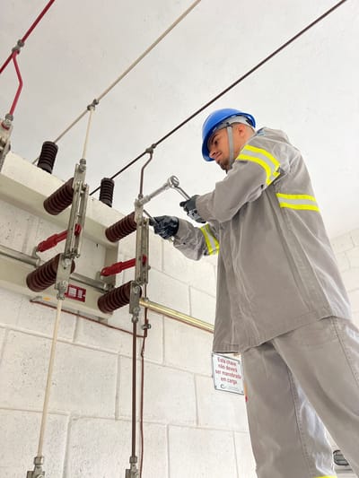 Atendimento técnico em sistemas elétricos